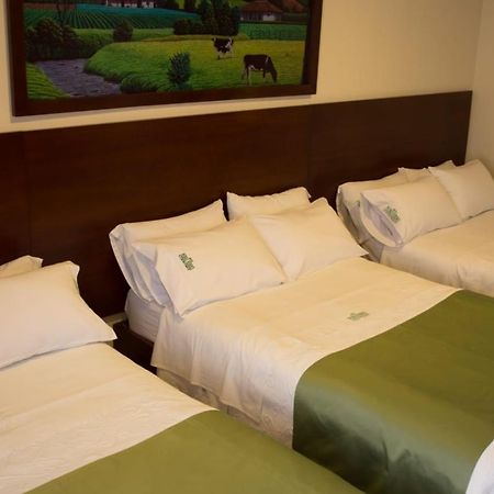איפיאלס Hotel Nubes Verdes מראה חיצוני תמונה