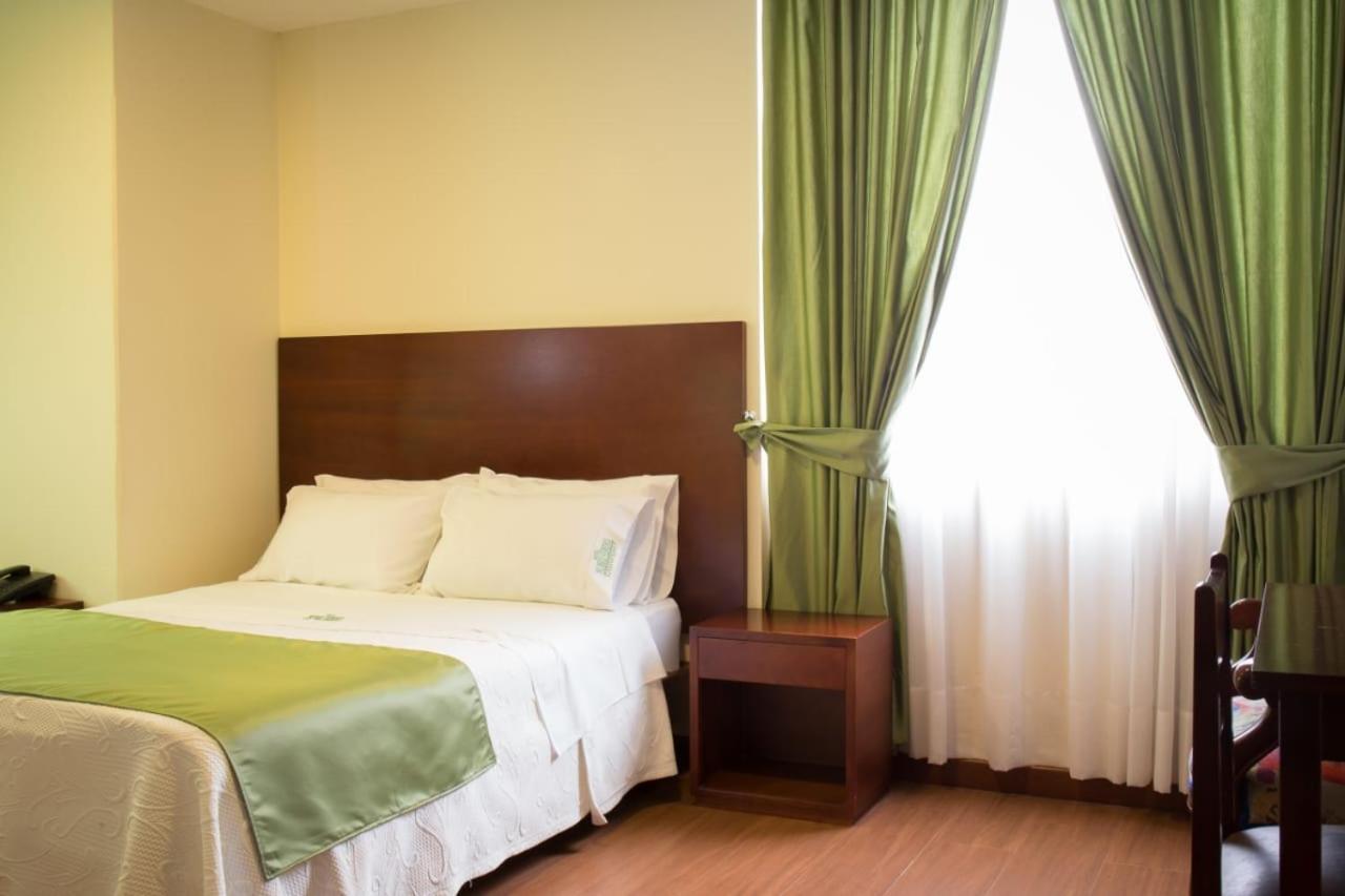 איפיאלס Hotel Nubes Verdes מראה חיצוני תמונה