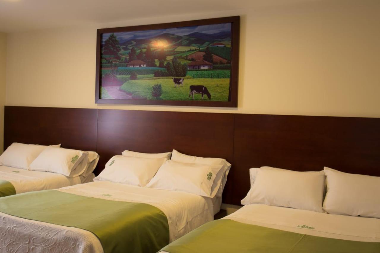 איפיאלס Hotel Nubes Verdes מראה חיצוני תמונה