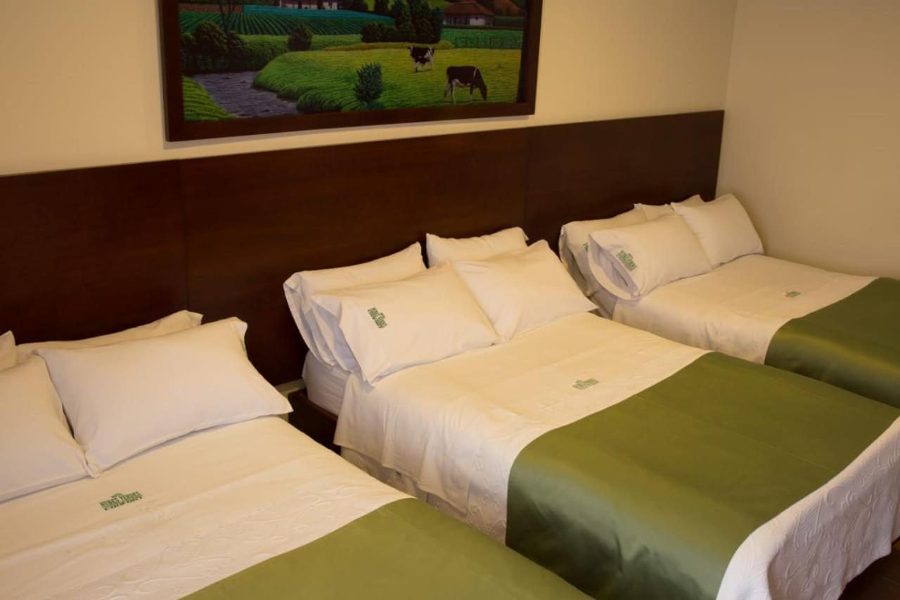 איפיאלס Hotel Nubes Verdes מראה חיצוני תמונה